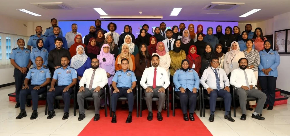 photo for މާލީ ވުޒާރާގެ "ޕީ.އެފް.އައި" އާއި ފުލުހުން ގުޅިގެން ކުރިއަށް ގެންދިޔަ އަރުތަ ޕްރޮގްރާމް ނިންމާލައިފި